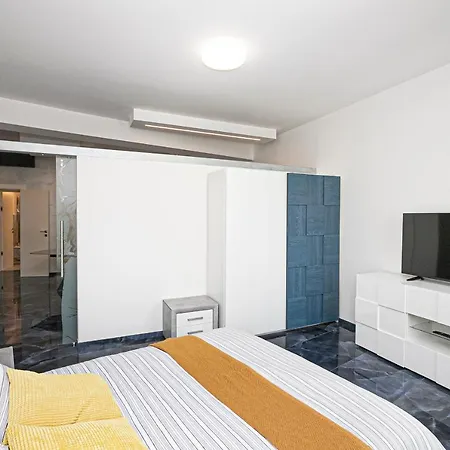 Domus Carmen Luxury Διαμέρισμα
