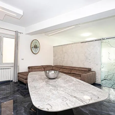 Domus Carmen Luxury Apartment