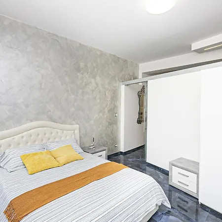 Domus Carmen Luxury Apartament *
